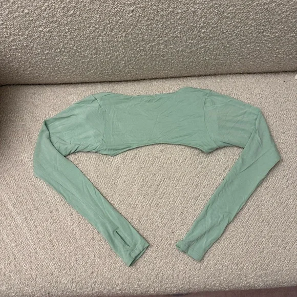 Crop Shop Boutique CSB Minimal Shrug in Lucky Charm - Size S - Picture 3 of 4